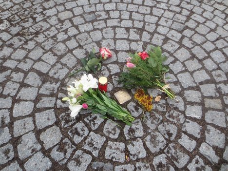 210314Gedenken_Andrzej_Szablewski_FHaeger_min_07_Stolperst_Bl.jpg