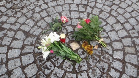 210314Gedenken_Andrzej_Szablewski_FHaeger_min_07_Stolperst_Bl.jpg