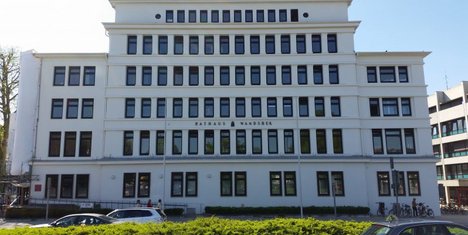 Rathaus_Wandsbek_Linke-798x400.jpg