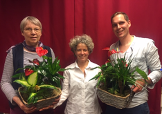 sprecherin-vorstand-fraktionsvorsitz-wiederwahl-2020-blumen.png